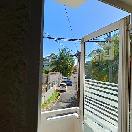 The Coastal Apartment Flic en Flac Bagian luar foto