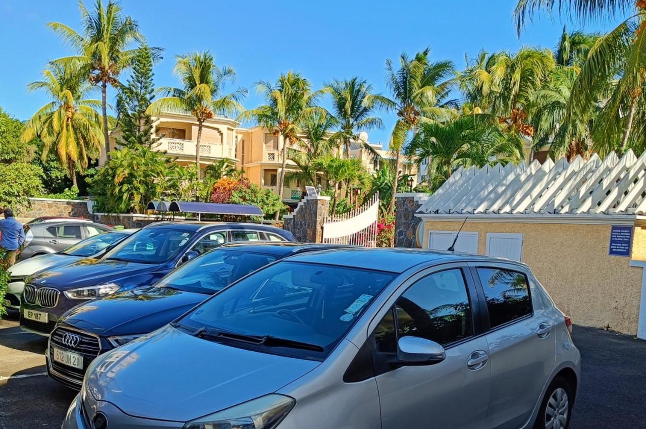 The Coastal Apartment Flic en Flac Bagian luar foto