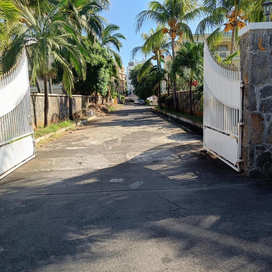 The Coastal Apartment Flic en Flac Bagian luar foto