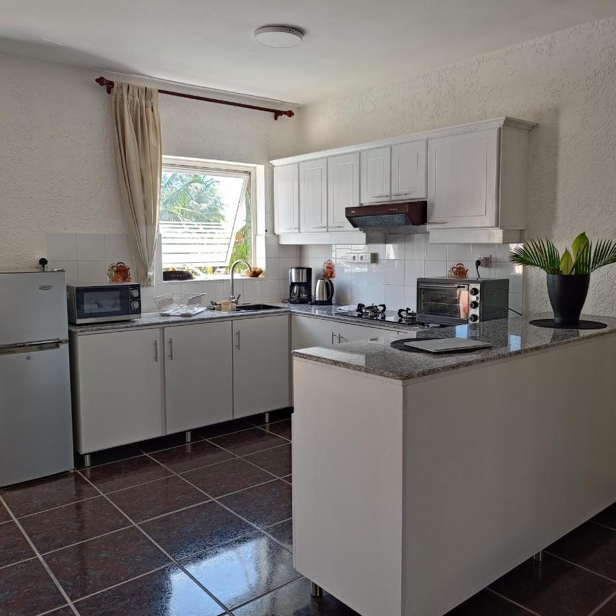 The Coastal Apartment Flic en Flac Bagian luar foto