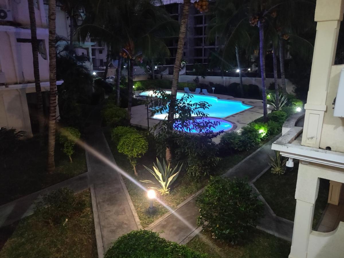 The Coastal Apartment Flic en Flac Bagian luar foto